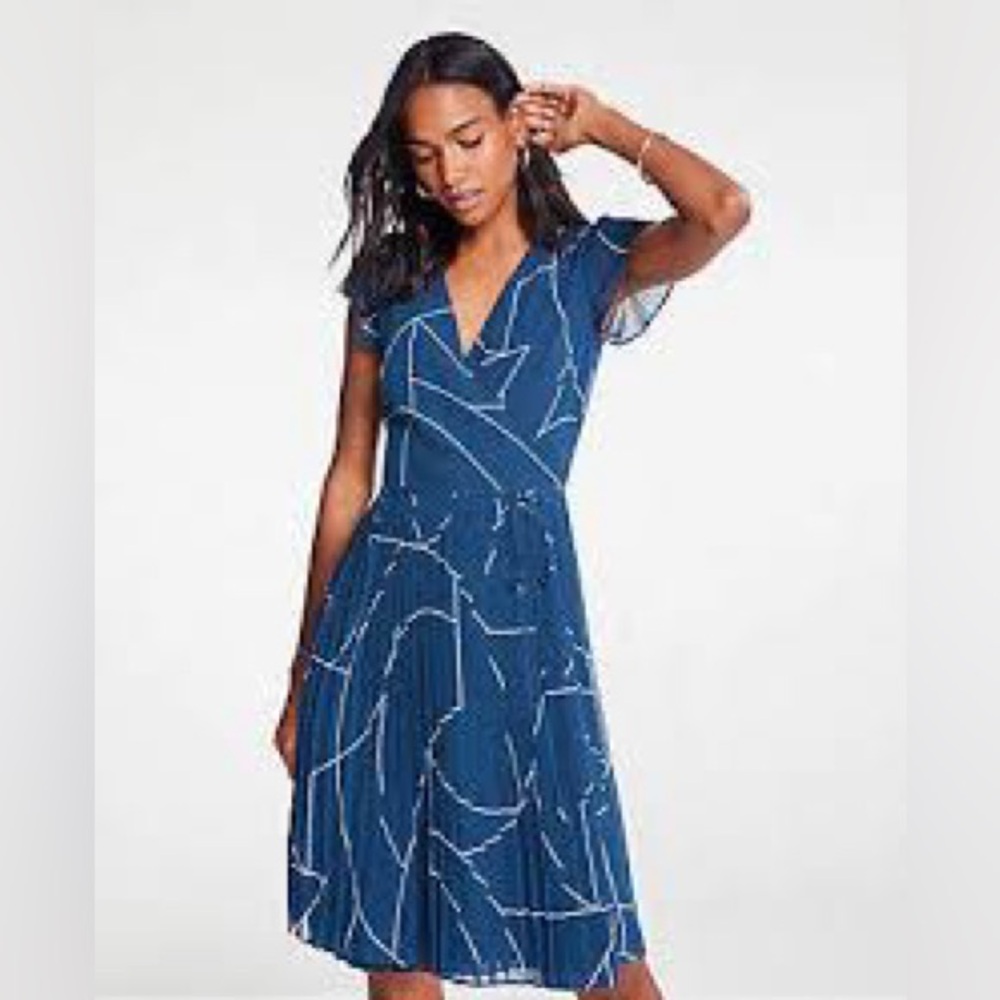 Ann Taylor chiffon wrap dress with pleated skirt, size 4P, blue and white